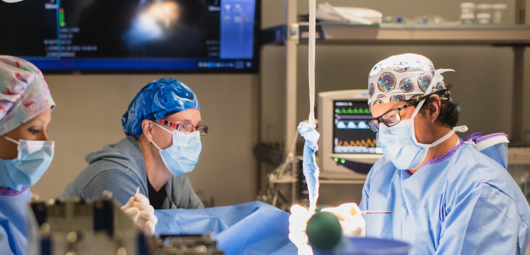 Dr. Suber and Staff in Surgery